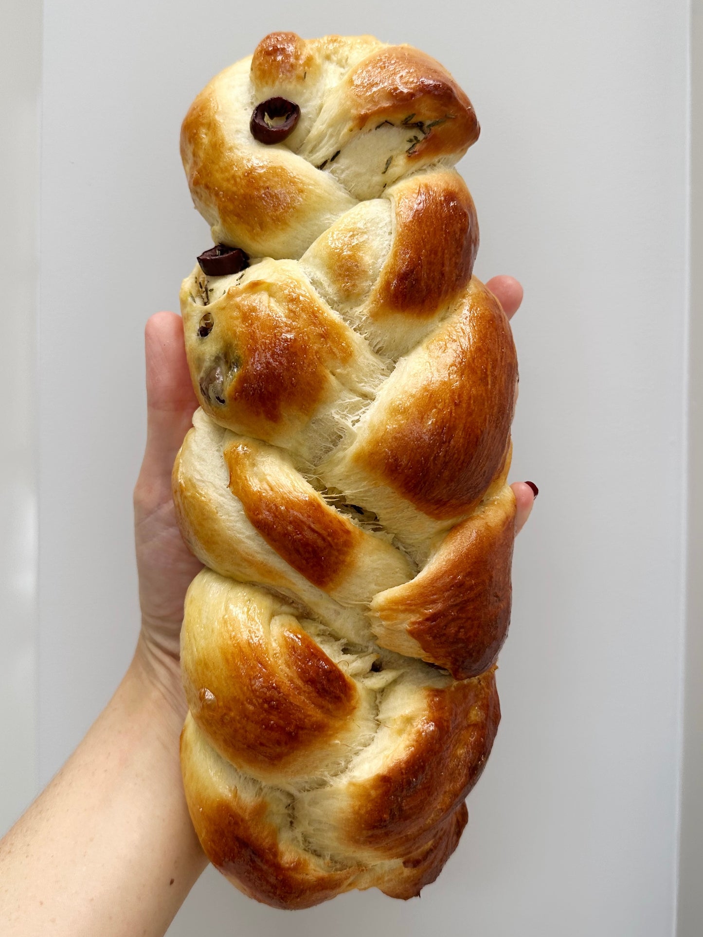 Challah aux olives noires et au romarin